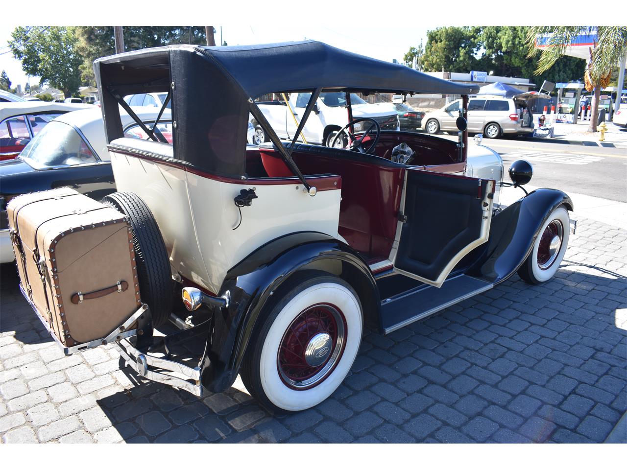 Ford-Model-a-1928-Two-Toned-Black-amp-Red-7