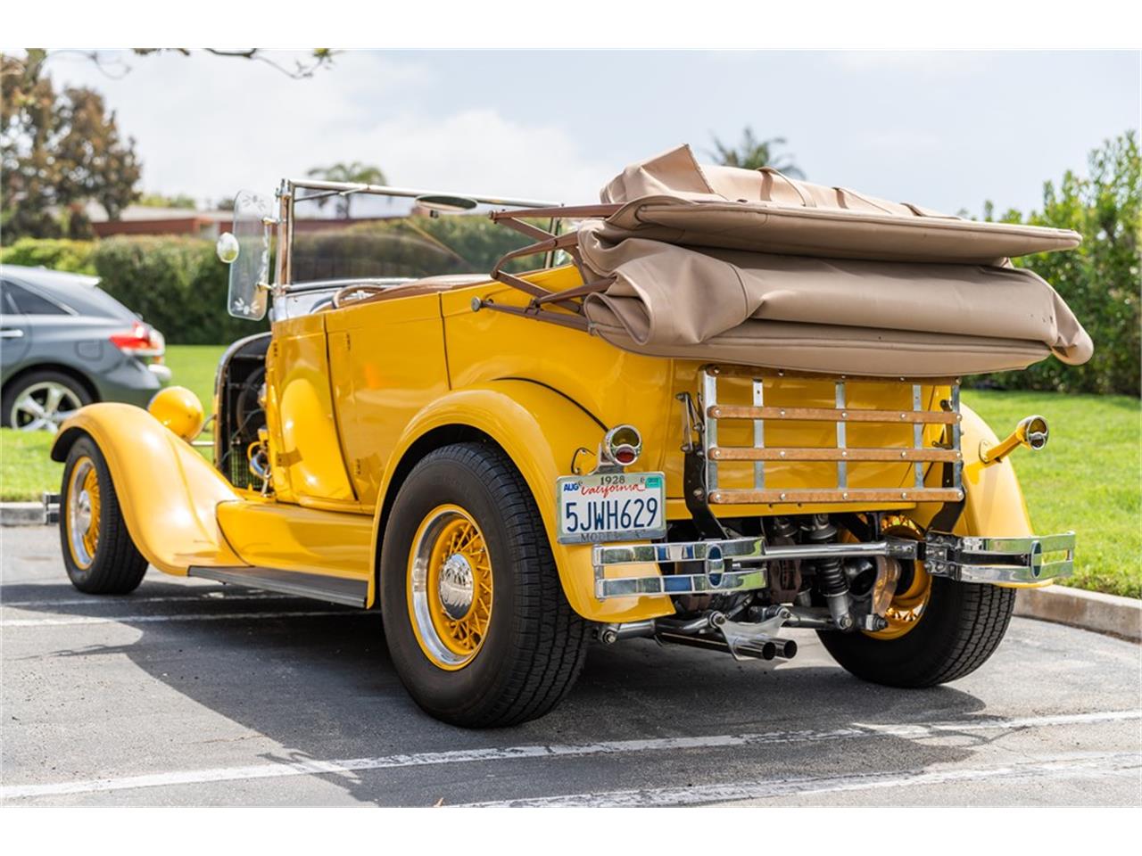 Ford-Model-a-1928-Yellow-Tan-2