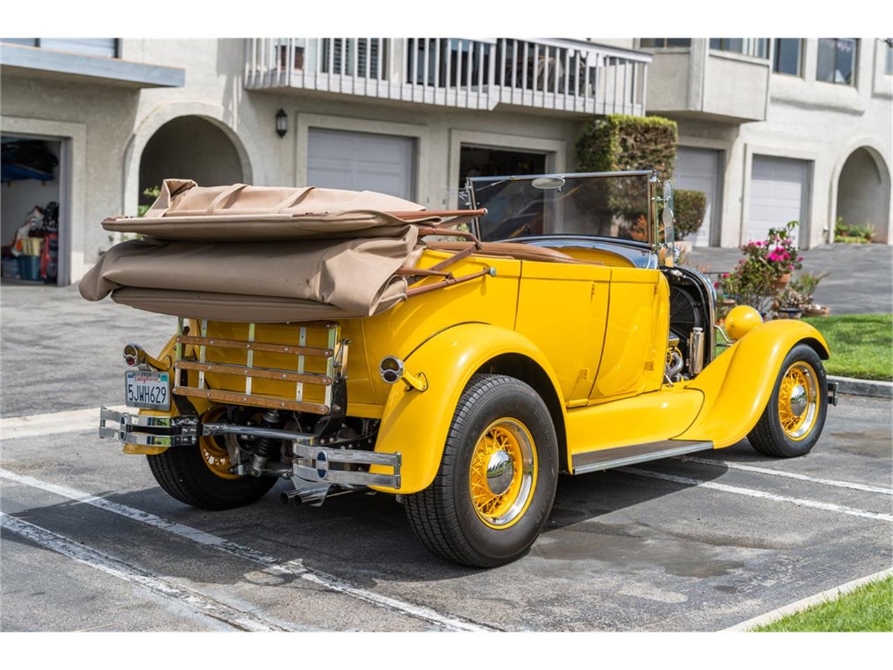Ford-Model-a-1928-Yellow-Tan-3