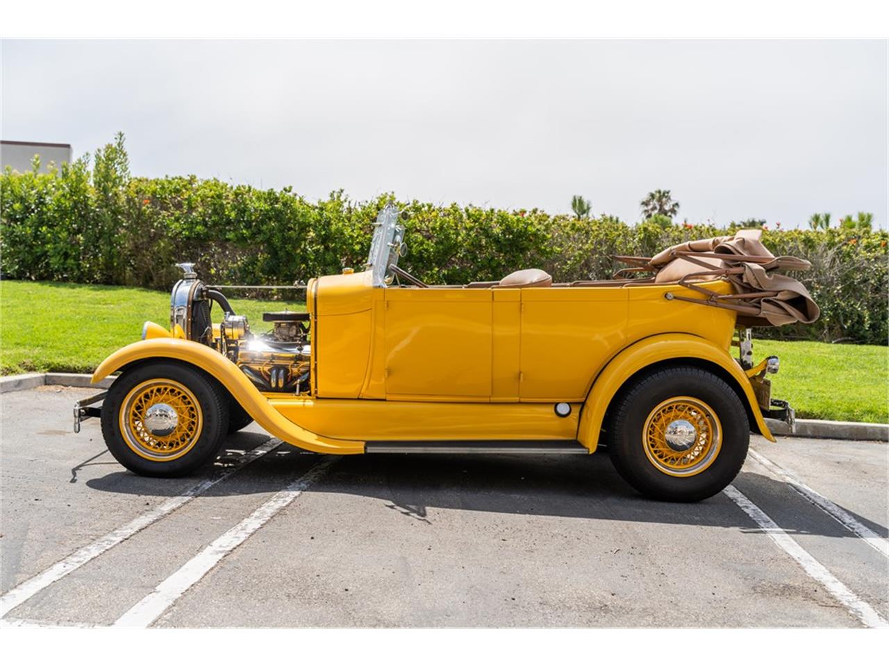 Ford-Model-a-1928-Yellow-Tan-36
