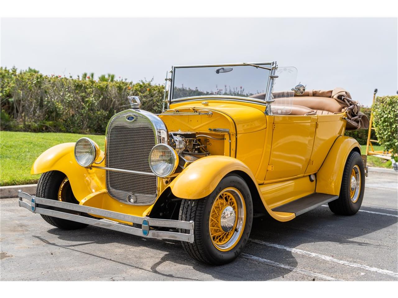 Ford-Model-a-1928-Yellow-Tan-38