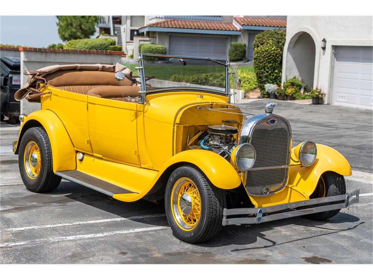 Ford-Model-a-1928-Yellow-Tan-7