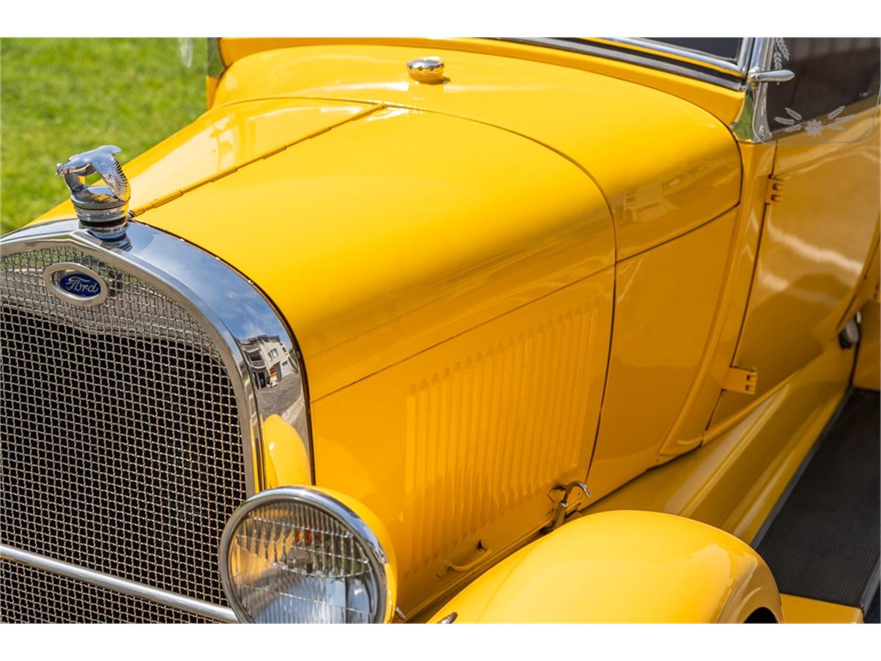 Ford-Model-a-1928-Yellow-Tan-9