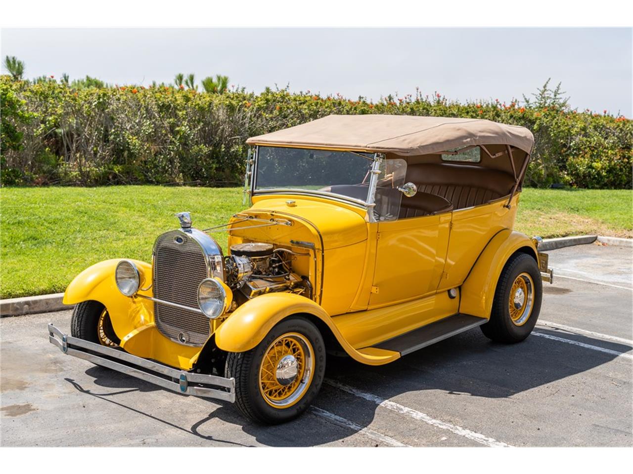 Ford-Model-a-1928-Yellow-Tan