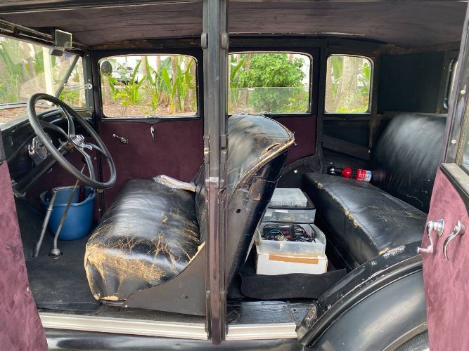 Ford-Model-a-1929-Black-12