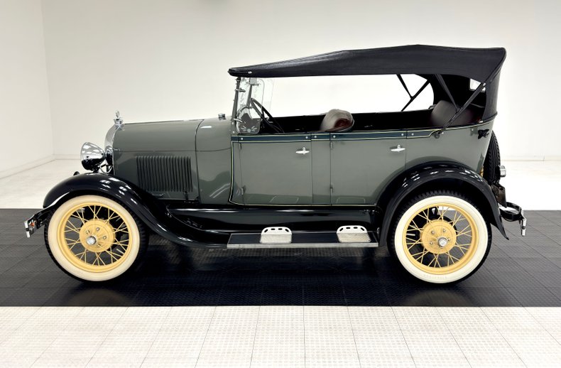 Ford-Model-a-1929-Bonnie-Gray-Saddle-1