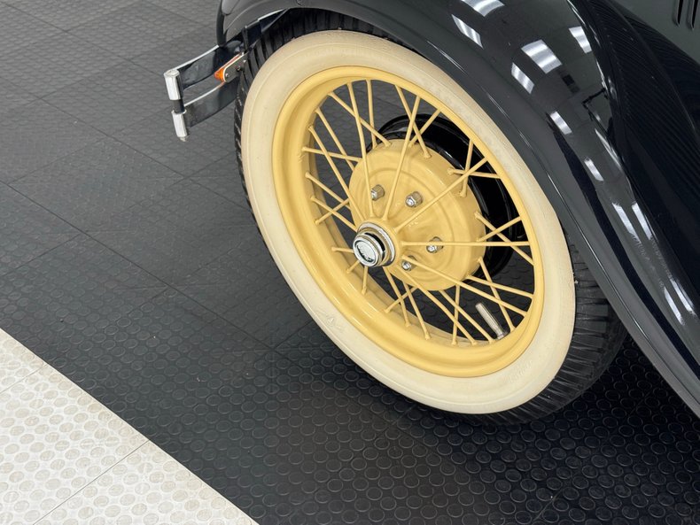 Ford-Model-a-1929-Bonnie-Gray-Saddle-13