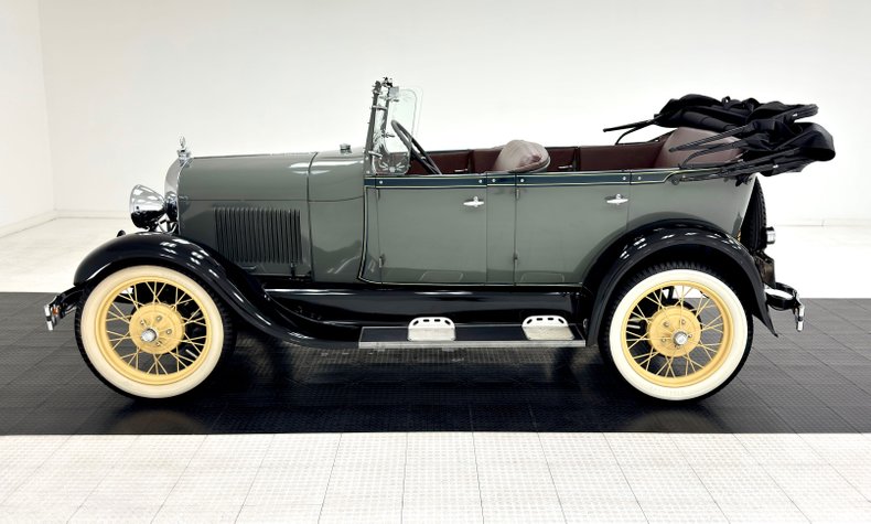 Ford-Model-a-1929-Bonnie-Gray-Saddle-2