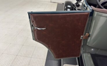 Ford-Model-a-1929-Bonnie-Gray-Saddle-35