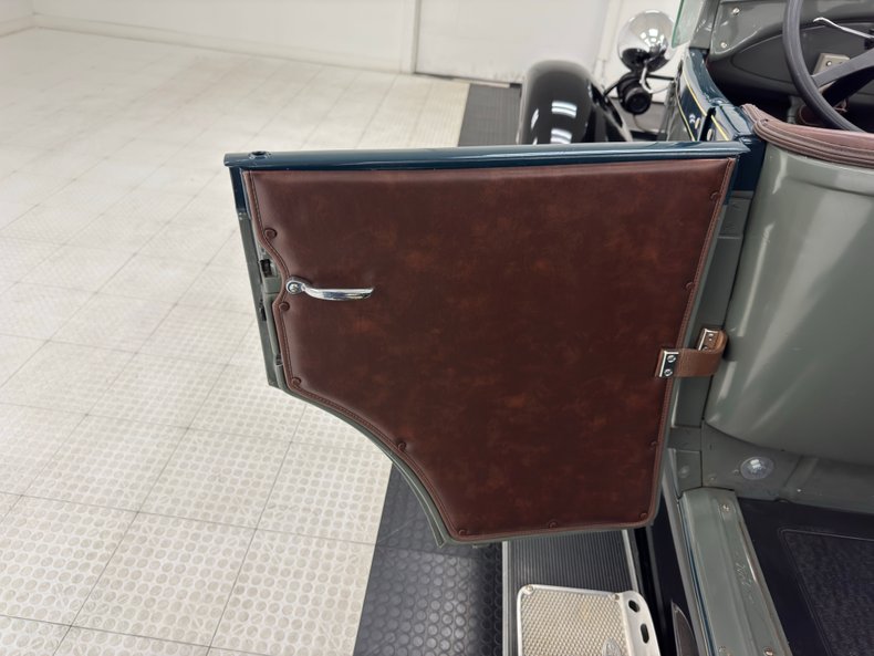 Ford-Model-a-1929-Bonnie-Gray-Saddle-35