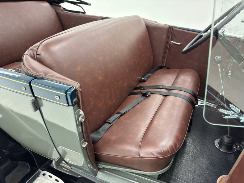 Ford-Model-a-1929-Bonnie-Gray-Saddle-42