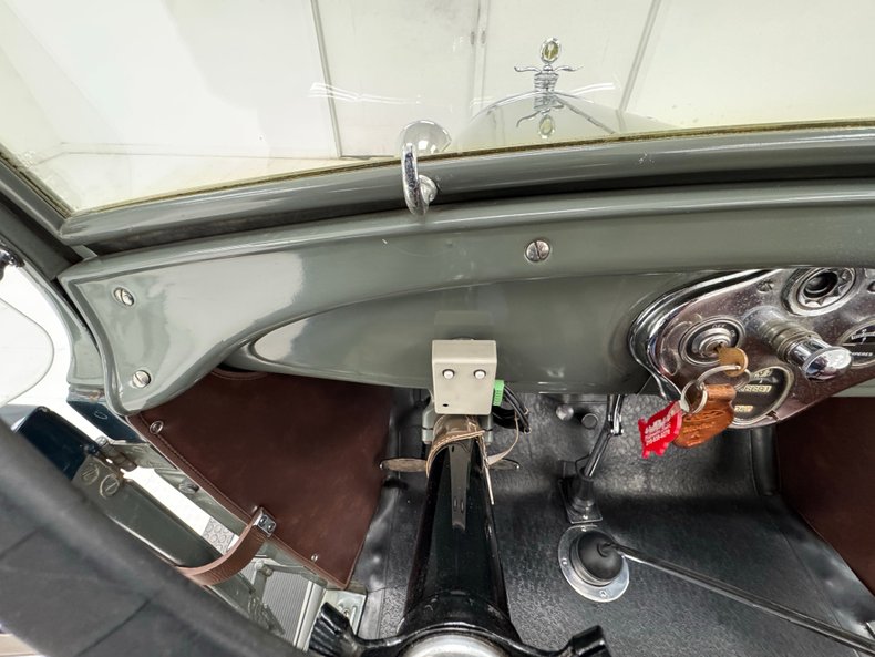 Ford-Model-a-1929-Bonnie-Gray-Saddle-47
