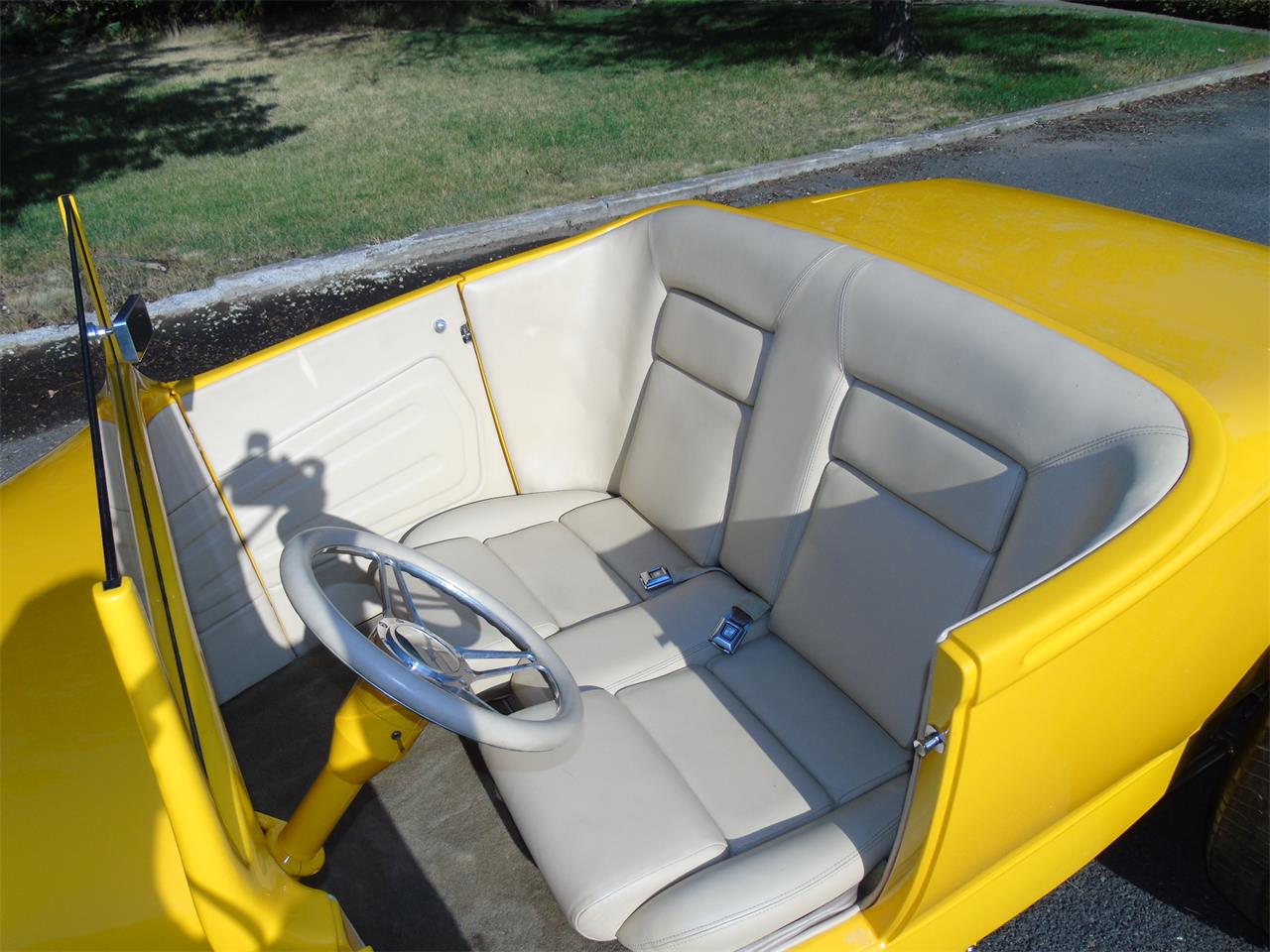 Ford-Model-a-1929-Yellow-Tan-18