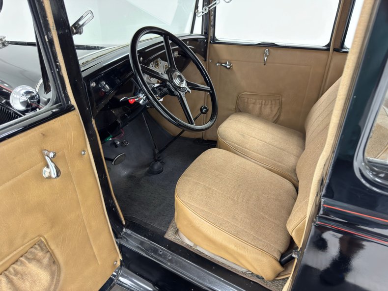Ford-Model-a-1930-Black-Tan-1