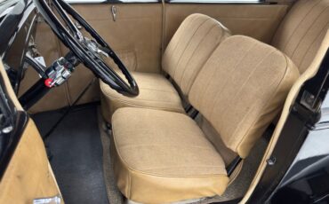 Ford-Model-a-1930-Black-Tan-12