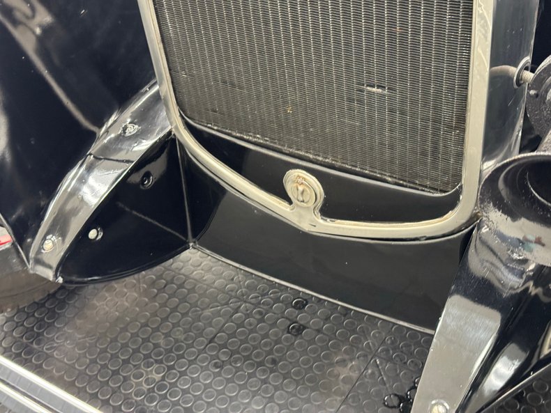 Ford-Model-a-1930-Black-Tan-16