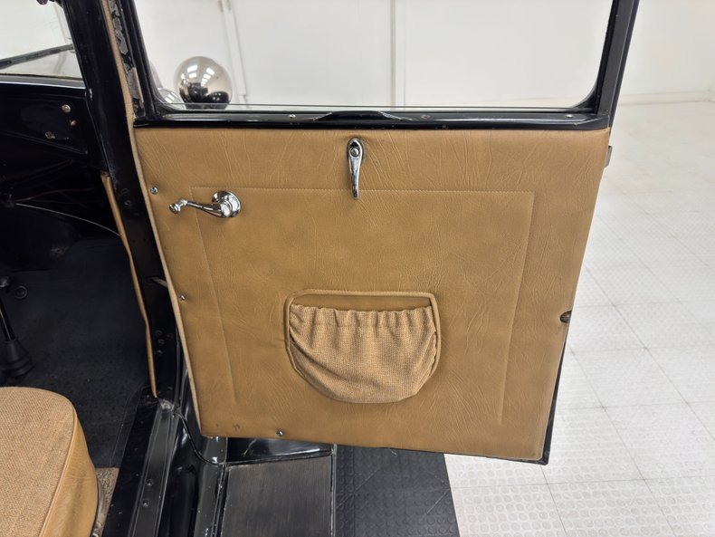 Ford-Model-a-1930-Black-Tan-37