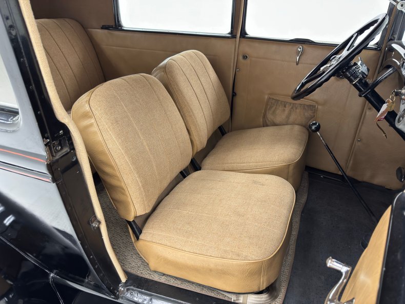 Ford-Model-a-1930-Black-Tan-39