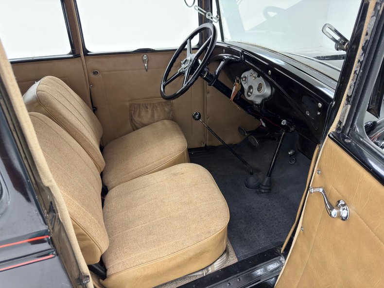 Ford-Model-a-1930-Black-Tan-40