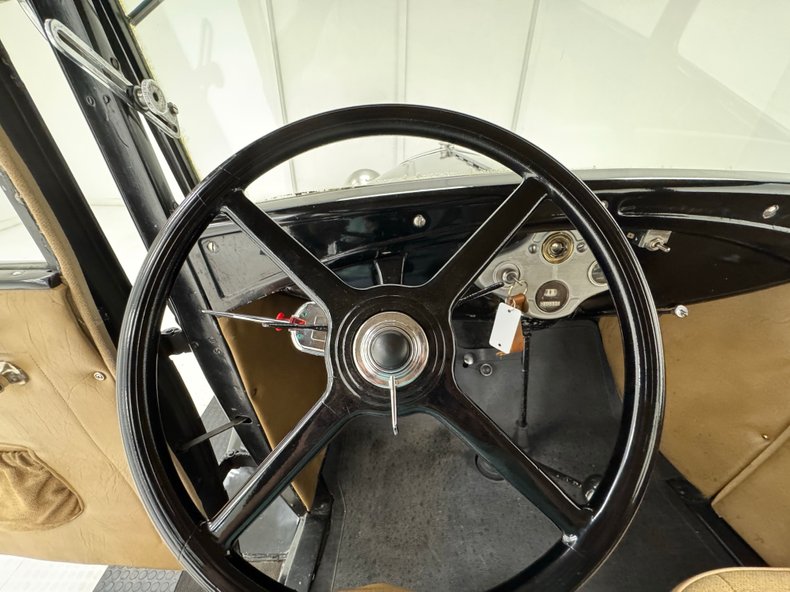 Ford-Model-a-1930-Black-Tan-42