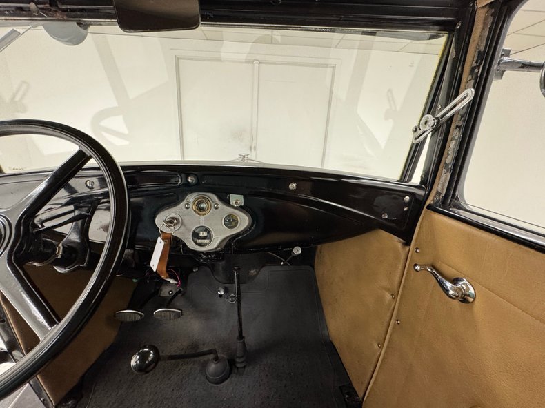 Ford-Model-a-1930-Black-Tan-45