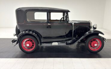 Ford-Model-a-1930-Black-Tan-9