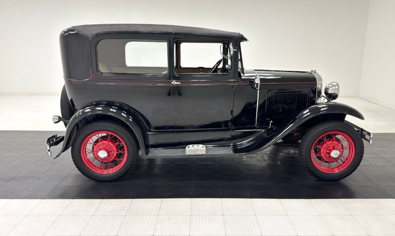 Ford-Model-a-1930-Black-Tan-9