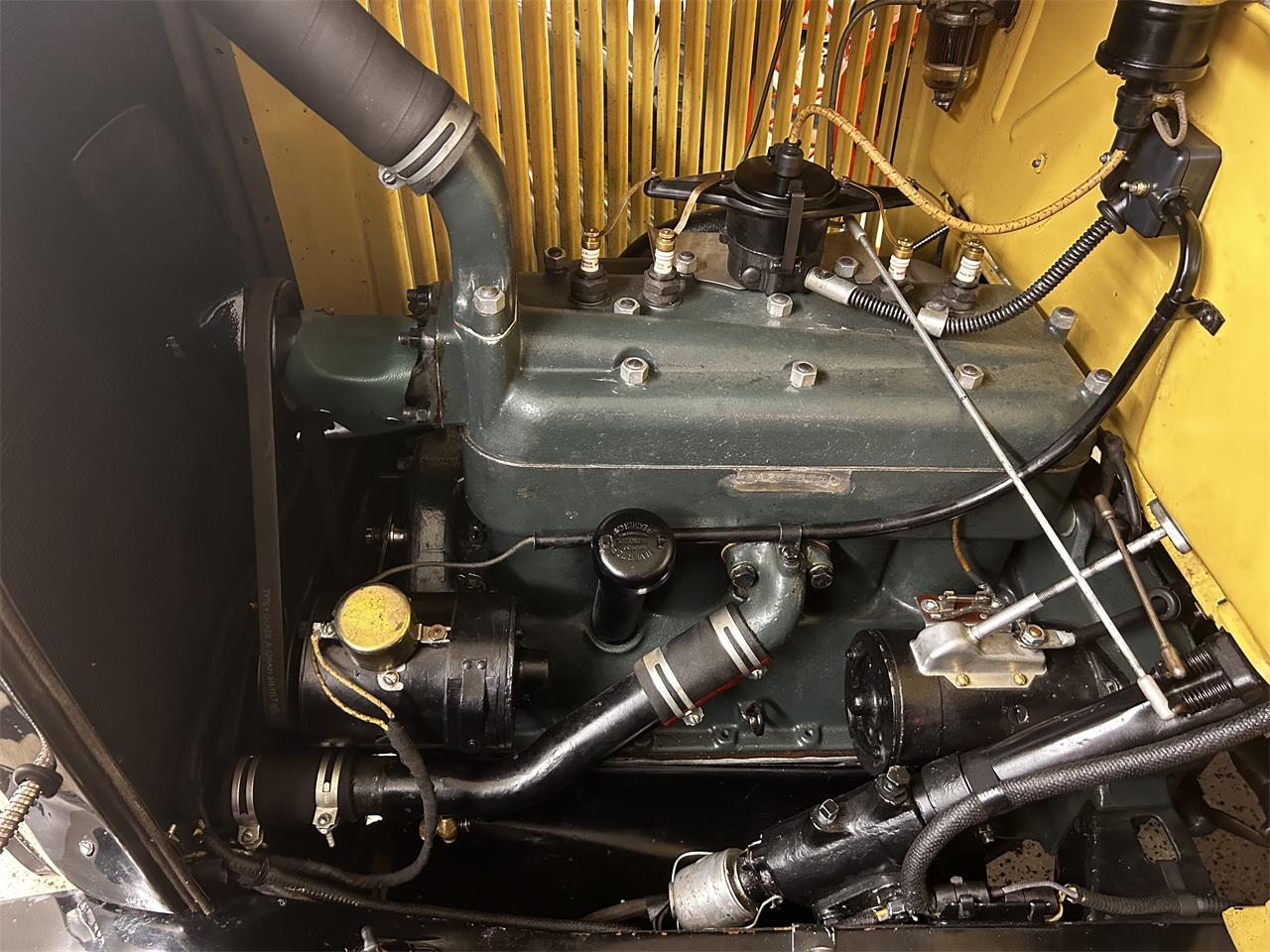 Ford-Model-a-1930-Bronson-yelseal-brn-Lt-broadcloth-wool-4
