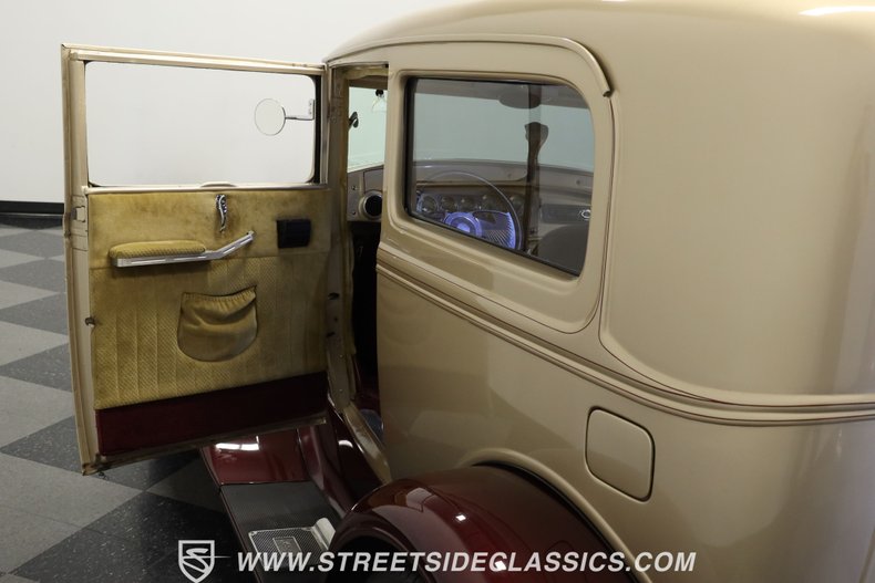 Ford-Model-a-1930-Champagne-Metallic-Gold-30