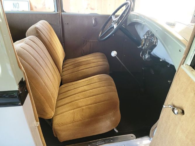Ford-Model-a-1930-Gray-Tan-11