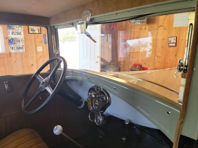 Ford-Model-a-1930-Gray-Tan-12