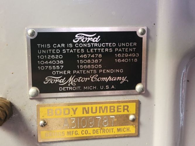 Ford-Model-a-1930-Gray-Tan-16