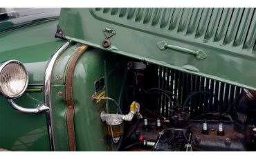 Ford-Model-a-1930-Green-Beige-11