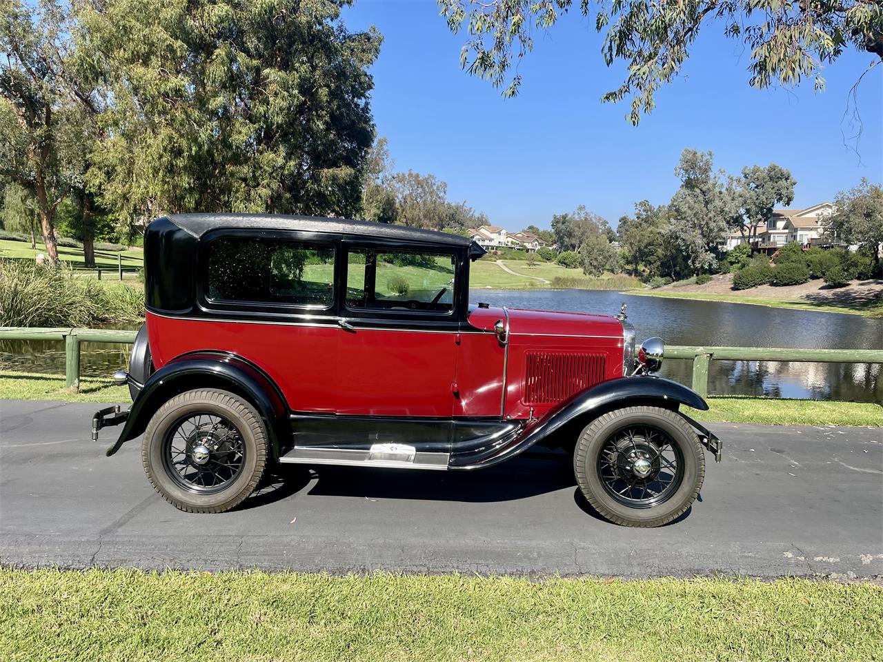 Ford-Model-a-1930-RedBlack-Grey-3