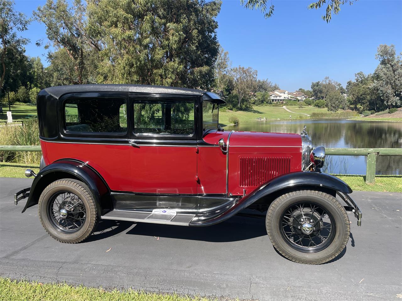Ford-Model-a-1930-RedBlack-Grey-4