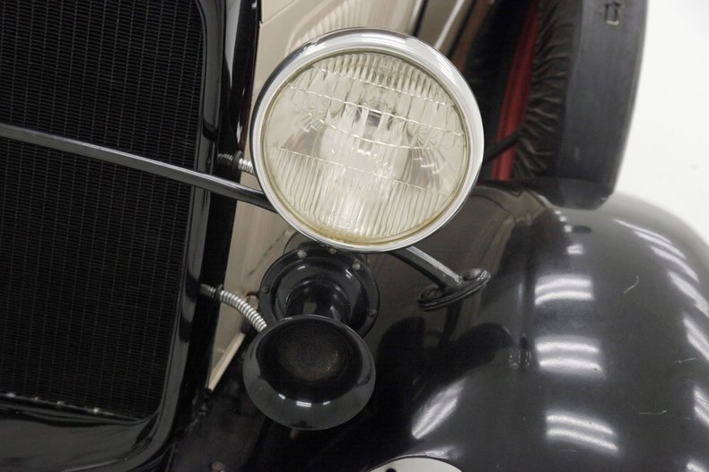 Ford-Model-a-1931-Beige-Black-12