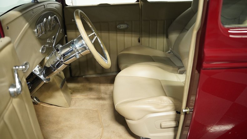 Ford-Model-a-1931-Cabernet-Red-Tan-45