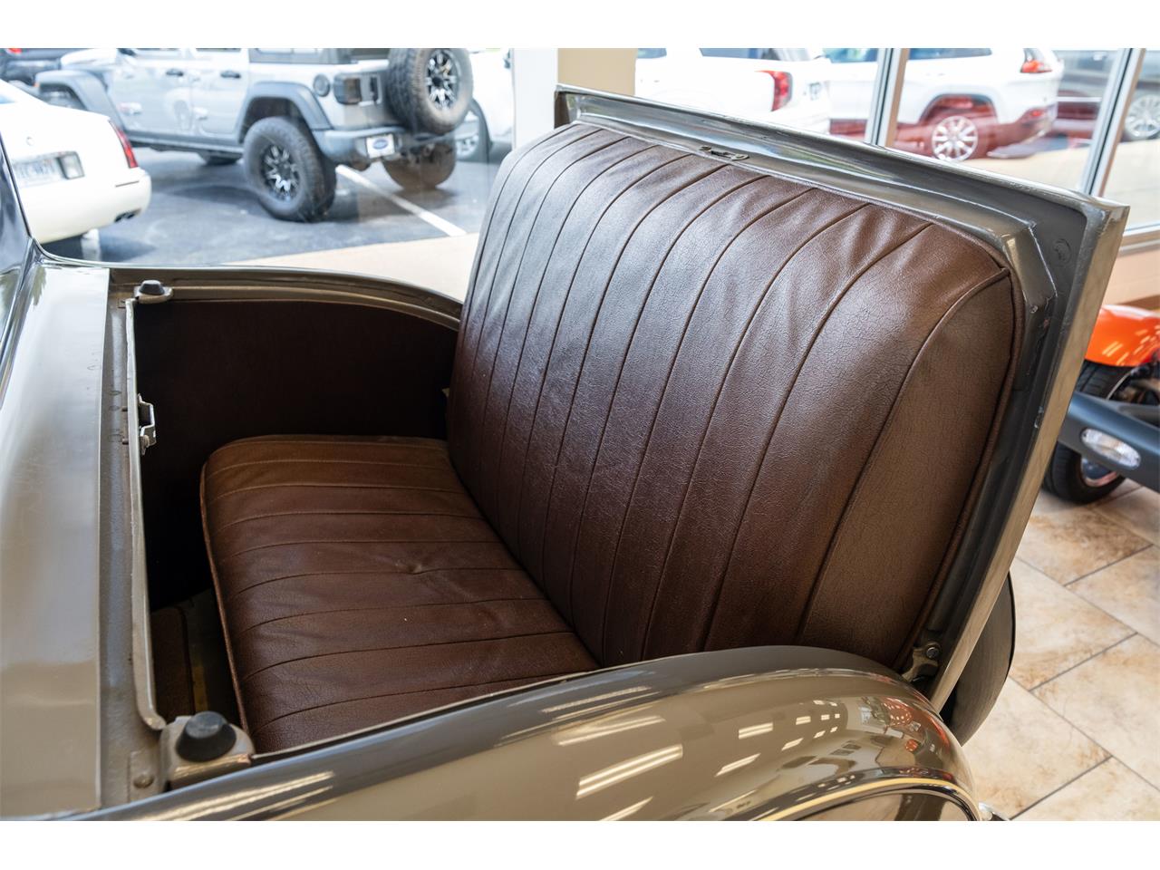 Ford-Model-a-1931-Gray-Black-Brown-10