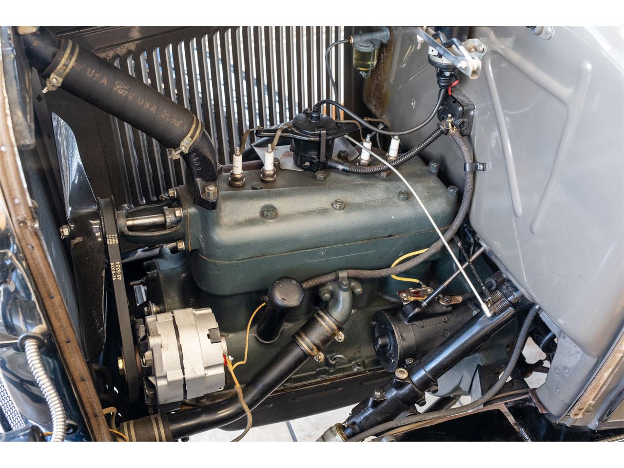 Ford-Model-a-1931-Gray-Black-Brown-15
