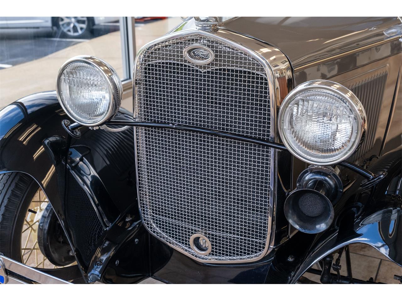 Ford-Model-a-1931-Gray-Black-Brown-3