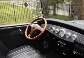 Ford-Model-a-1931-White-Black-1