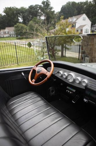 Ford-Model-a-1931-White-Black-1