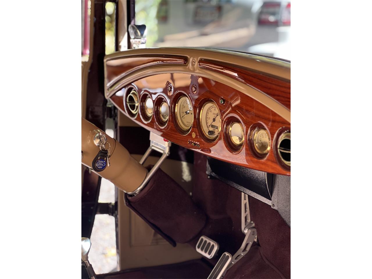 Ford-Model-a-1931-Wild-Berry-Tan-10