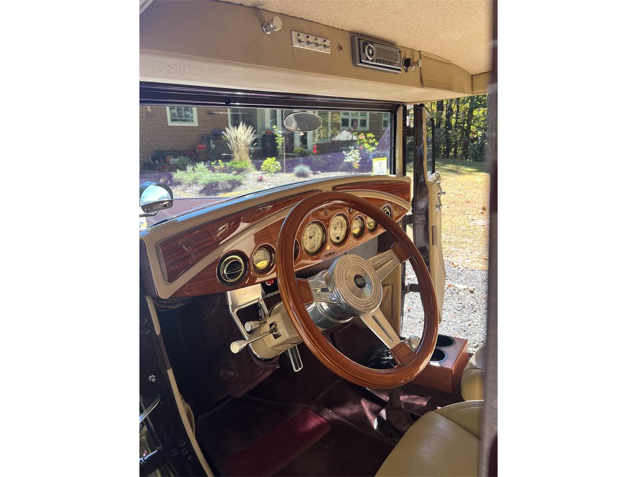 Ford-Model-a-1931-Wild-Berry-Tan-11