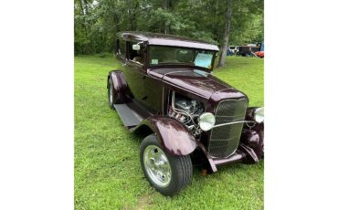 Ford-Model-a-1931-Wild-Berry-Tan-2