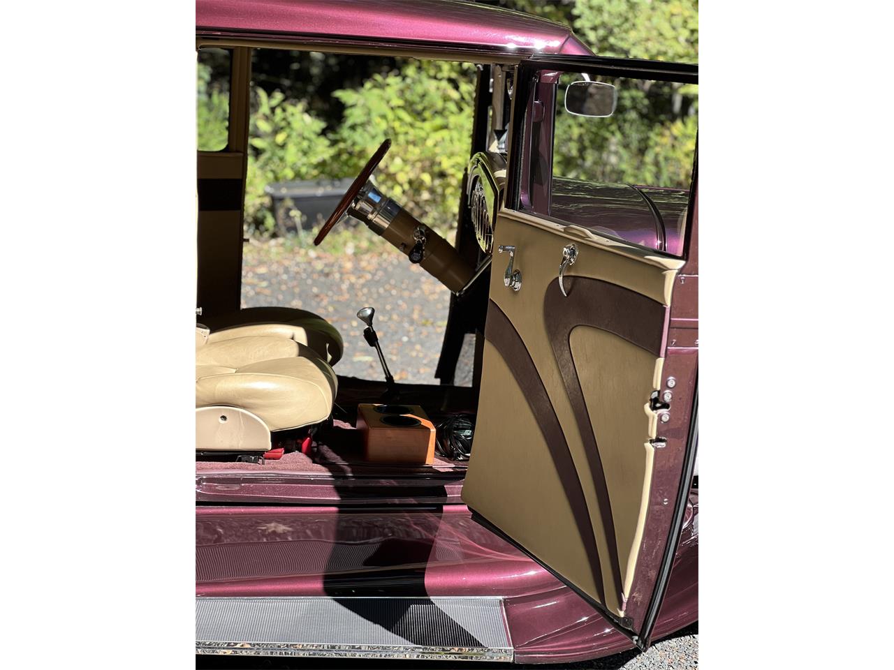 Ford-Model-a-1931-Wild-Berry-Tan-4