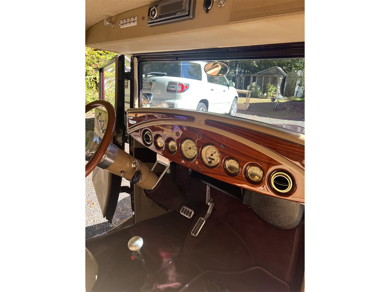 Ford-Model-a-1931-Wild-Berry-Tan-9