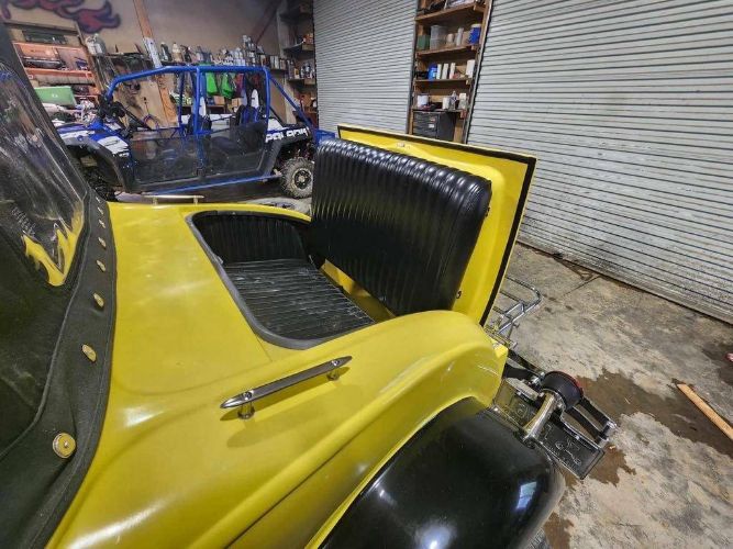 Ford-Model-a-1931-Yellow-4
