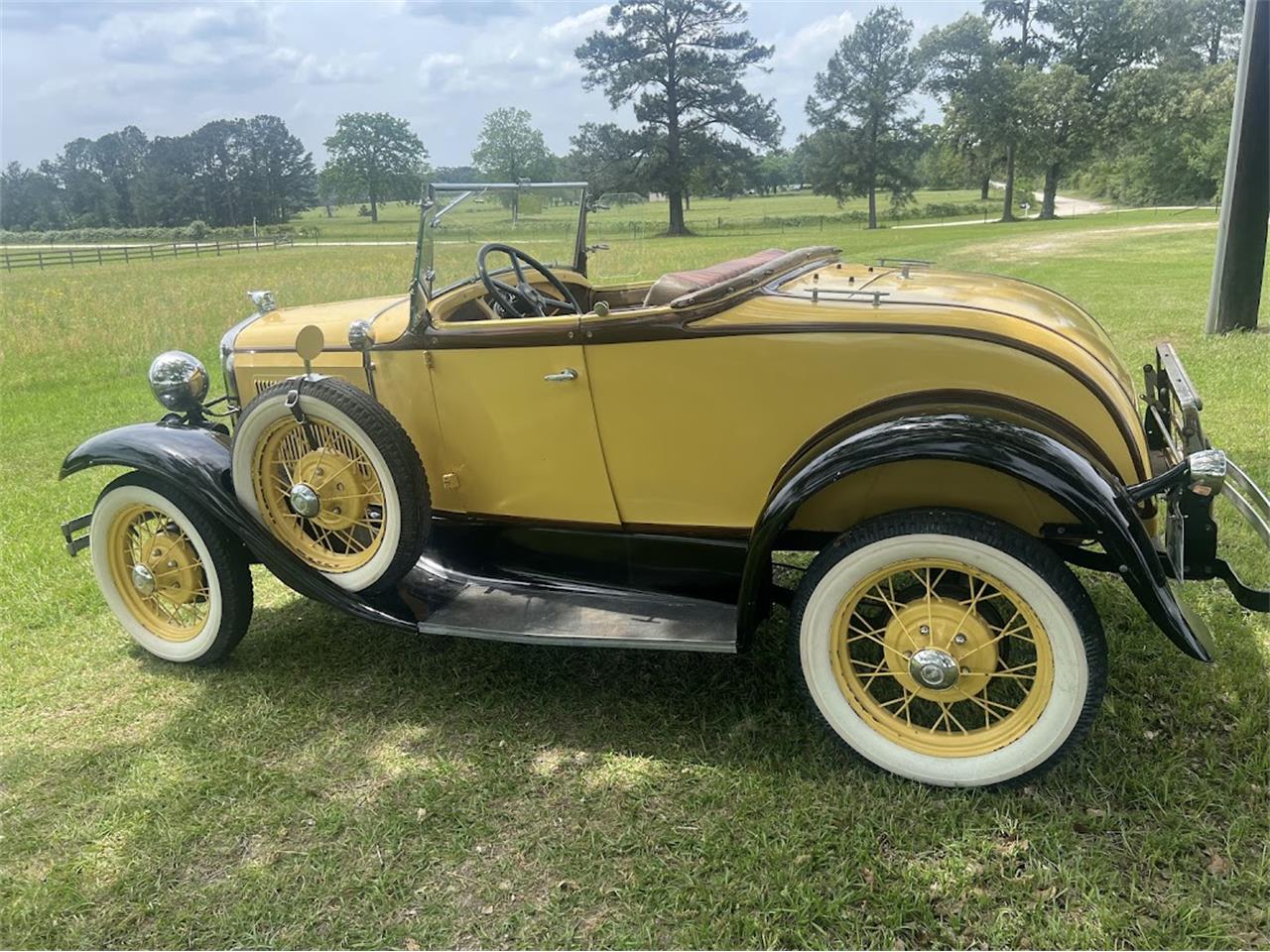 Ford-Model-a-roadster-1931-Yellow-Brown-10