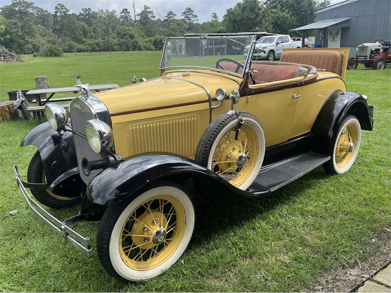 Ford-Model-a-roadster-1931-Yellow-Brown-8